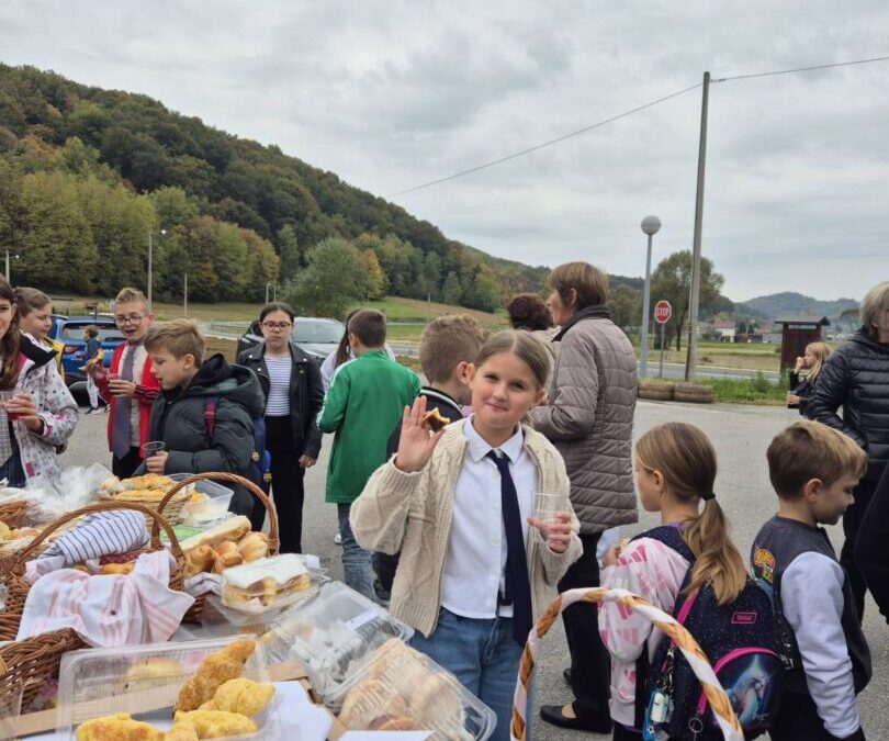 Obilježavanje Dana kruha i zahvalnosti za plodove Zemlje i Dana kravate u PŠ Donja Šemnica