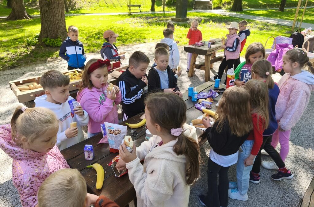 “Kad se knjiga preseli u park: piknik pun priče, igre i emocija”